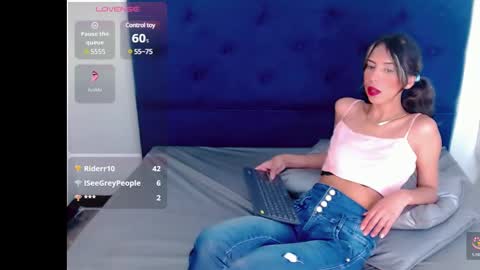 Snapshot of gisele_fox chatting on January 8, 4:44 am Gisel online show from January 8, 4:44 am