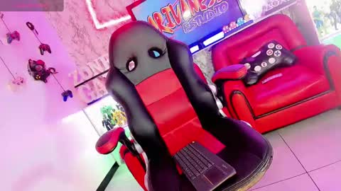 Snapshot of gisele_fox chatting on February 7, 12:42 am Gisel online show from February 7, 12:42 am