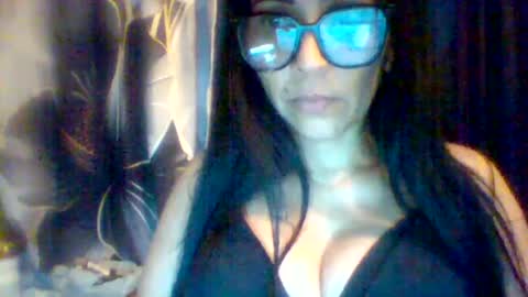 gisell489415 online show from June 16, 8:44 pm
