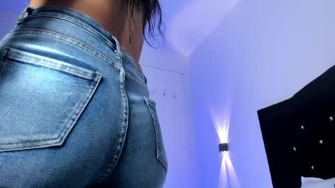Gisell online show from April 7, 1:11 pm