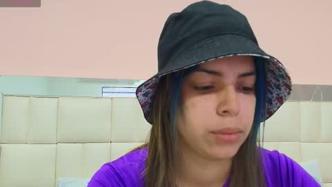 Snapshot of gisell_gomez chatting on November 7, 12:27 pm Gisell online show from November 7, 12:27 pm