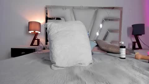 Giselle online show from December 7, 2:13 pm