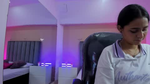 Snapshot of giselle_roldan chatting on February 19, 7:54 pm GISELLE ROLDAN online show from February 19, 7:54 pm