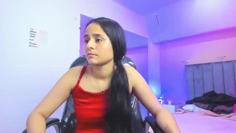 Snapshot of giselle_roldan chatting on February 22, 4:49 pm GISELLE ROLDAN online show from February 22, 4:49 pm