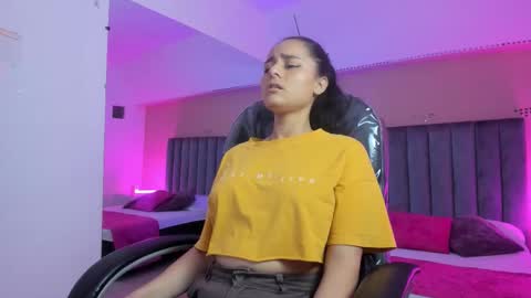 Snapshot of giselle_roldan chatting on February 24, 8:07 pm GISELLE ROLDAN online show from February 24, 8:07 pm