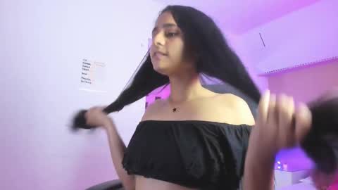 Snapshot of giselle_roldan chatting on March 5, 4:08 am GISELLE ROLDAN online show from March 5, 4:08 am