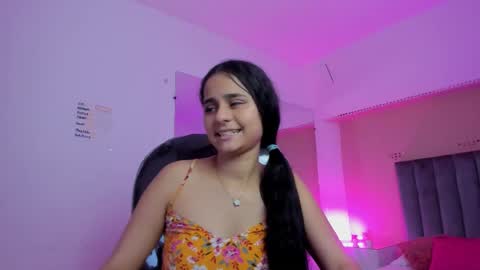 Snapshot of giselle_roldan chatting on March 6, 8:27 pm GISELLE ROLDAN online show from March 6, 8:27 pm