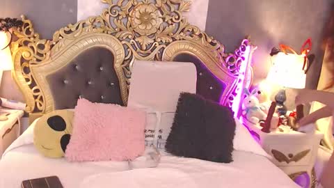 GiselleNoah online show from March 10, 8:25 pm