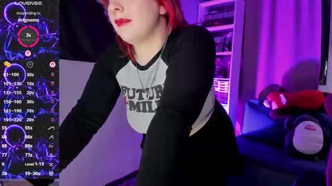 Snapshot of gitera_ chatting on February 25, 10:52 pm AlexaMillis online show from February 25, 10:52 pm