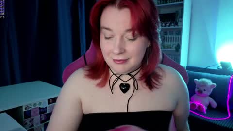 Snapshot of gitera_ chatting on June 19, 9:29 pm AlexaMillis online show from June 19, 9:29 pm