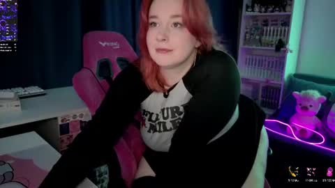 Snapshot of gitera_ chatting on July 2, 9:43 pm AlexaMillis online show from July 2, 9:43 pm