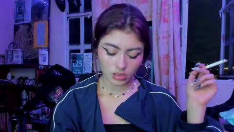 Snapshot of giulietta_mon chatting on December 2, 7:03 am Giulietta online show from December 2, 7:03 am