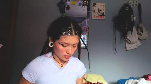 Snapshot of giulietta_mon chatting on April 8, 4:07 pm Giulietta online show from April 8, 4:07 pm