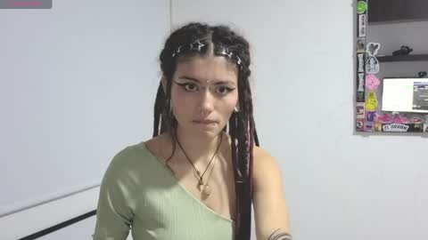 Snapshot of giulietta_mon chatting on April 23, 1:40 am Giulietta online show from April 23, 1:40 am