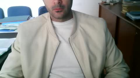 Snapshot of giuseppevai1 chatting on April 7, 7:42 am giuseppevai1 online show from April 7, 7:42 am