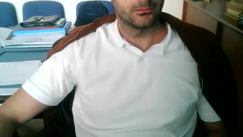 Snapshot of giuseppevai1 chatting on April 14, 8:42 am giuseppevai1 online show from April 14, 8:42 am