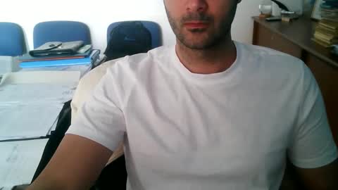 Snapshot of giuseppevai1 chatting on April 17, 3:59 pm giuseppevai1 online show from April 17, 3:59 pm