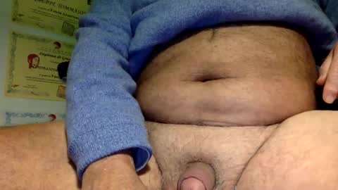 giutomma930394 online show from February 8, 5:38 pm