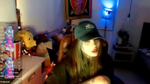Snapshot of givenom chatting on August 4, 12:47 am dirtyvenom online show from August 4, 12:47 am
