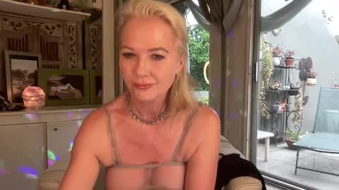 Gl1tter Barbie online show from November 16, 7:36 am