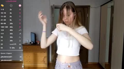 Snapshot of gladissoter chatting on February 8, 7:12 am Violetta online show from February 8, 7:12 am