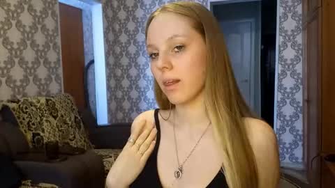 Snapshot of gladissoter chatting on February 19, 7:37 am Violetta online show from February 19, 7:37 am