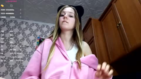 Snapshot of gladissoter chatting on March 16, 3:56 am Violetta online show from March 16, 3:56 am