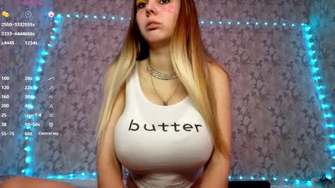 Snapshot of gladissoter chatting on March 31, 3:19 am Violetta online show from March 31, 3:19 am