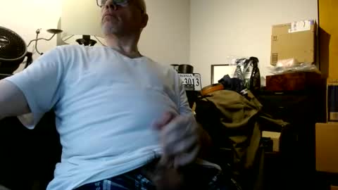 Snapshot of glaikind925958 chatting on June 11, 4:43 am glaikind925958 online show from June 11, 4:43 am