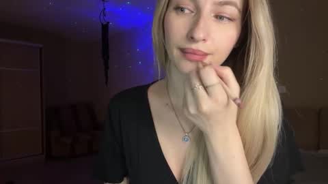 Snapshot of glamour_rogue chatting on December 3, 5:55 pm glamour_rogue online show from December 3, 5:55 pm