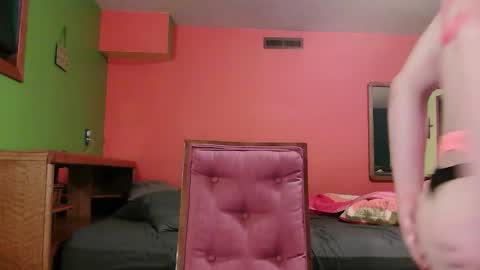 Snapshot of glamtransgoddess15 chatting on October 26, 2:12 pm glam trans goddess online show from October 26, 2:12 pm