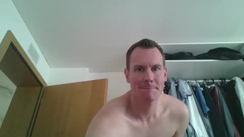 Snapshot of glen_1987 chatting on January 2, 12:24 pm Mike 1987 online show from January 2, 12:24 pm