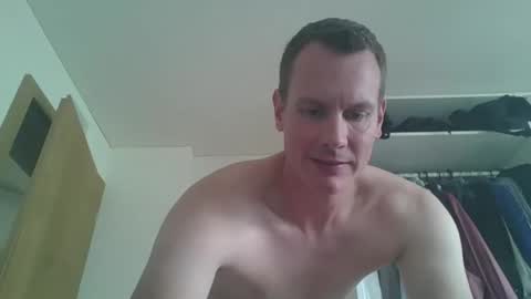 Snapshot of glen_1987 chatting on April 16, 12:06 pm Mike 1987 online show from April 16, 12:06 pm