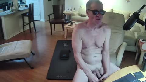 Snapshot of glennbootycam chatting on October 6, 2:20 am glennbitch online show from October 6, 2:20 am