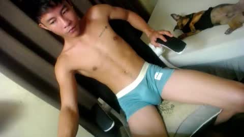Snapshot of glenndou_daxs chatting on September 19, 6:37 am glenndou_daxs online show from September 19, 6:37 am