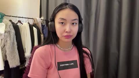 Mia online show from March 26, 10:54 am