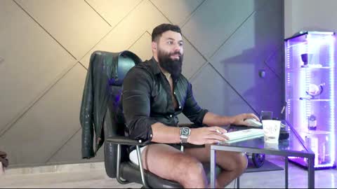 Snapshot of glennmasters chatting on December 3, 5:09 am Matthew .. for short call me Matt online show from December 3, 5:09 am