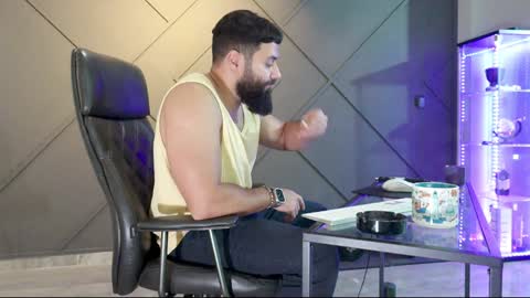 Snapshot of glennmasters chatting on December 6, 3:44 pm Matthew .. for short call me Matt online show from December 6, 3:44 pm