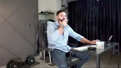 Snapshot of glennmasters chatting on December 23, 2:24 am Matthew .. for short call me Matt online show from December 23, 2:24 am