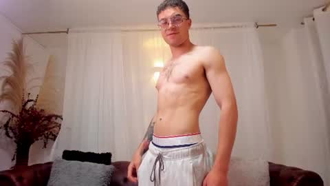Snapshot of glexiis_ chatting on June 13, 12:03 pm glexiis_ online show from June 13, 12:03 pm