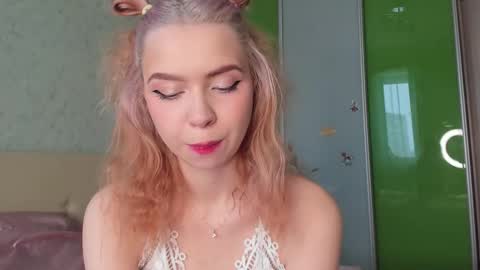 Snapshot of glitchy_doll chatting on March 10, 3:11 am Sara online show from March 10, 3:11 am