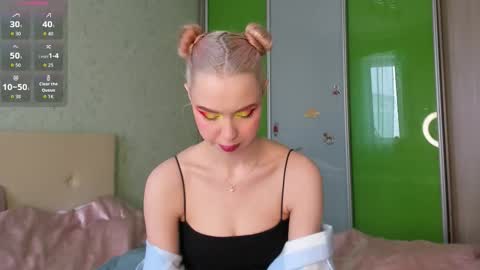 Snapshot of glitchy_doll chatting on March 13, 3:46 am Sara online show from March 13, 3:46 am