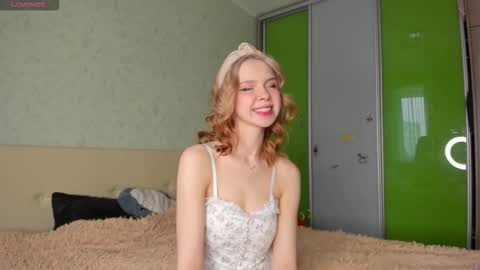 Snapshot of glitchydoll chatting on February 17, 3:47 am Sarah online show from February 17, 3:47 am