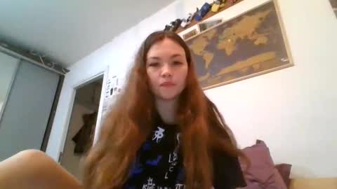 glitter_doll online show from February 13, 8:45 pm