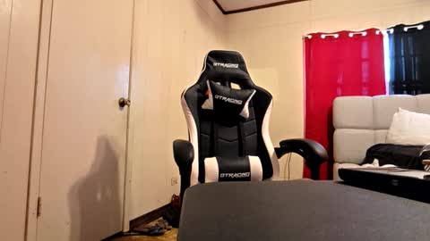 glomightyj online show from February 8, 8:45 pm