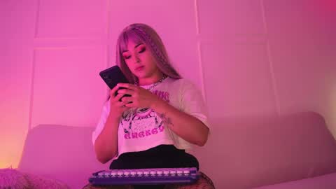 Snapshot of gloomydoll chatting on May 29, 8:51 pm Mimi online show from May 29, 8:51 pm