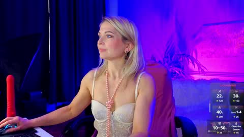 Snapshot of gloria_lovely chatting on May 26, 10:55 am Gloria online show from May 26, 10:55 am