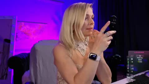 Snapshot of gloria_lovely chatting on June 2, 11:12 am Gloria online show from June 2, 11:12 am