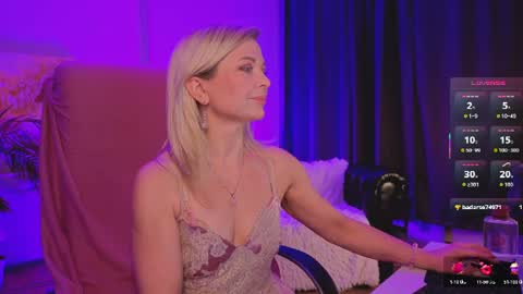 Snapshot of gloria_lovely chatting on July 7, 11:14 am Gloria online show from July 7, 11:14 am