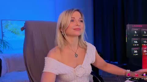 Snapshot of gloria_lovely chatting on July 16, 11:38 am Gloria online show from July 16, 11:38 am